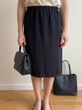 Classic Black Elastic-Waist Women's Skirt M/L